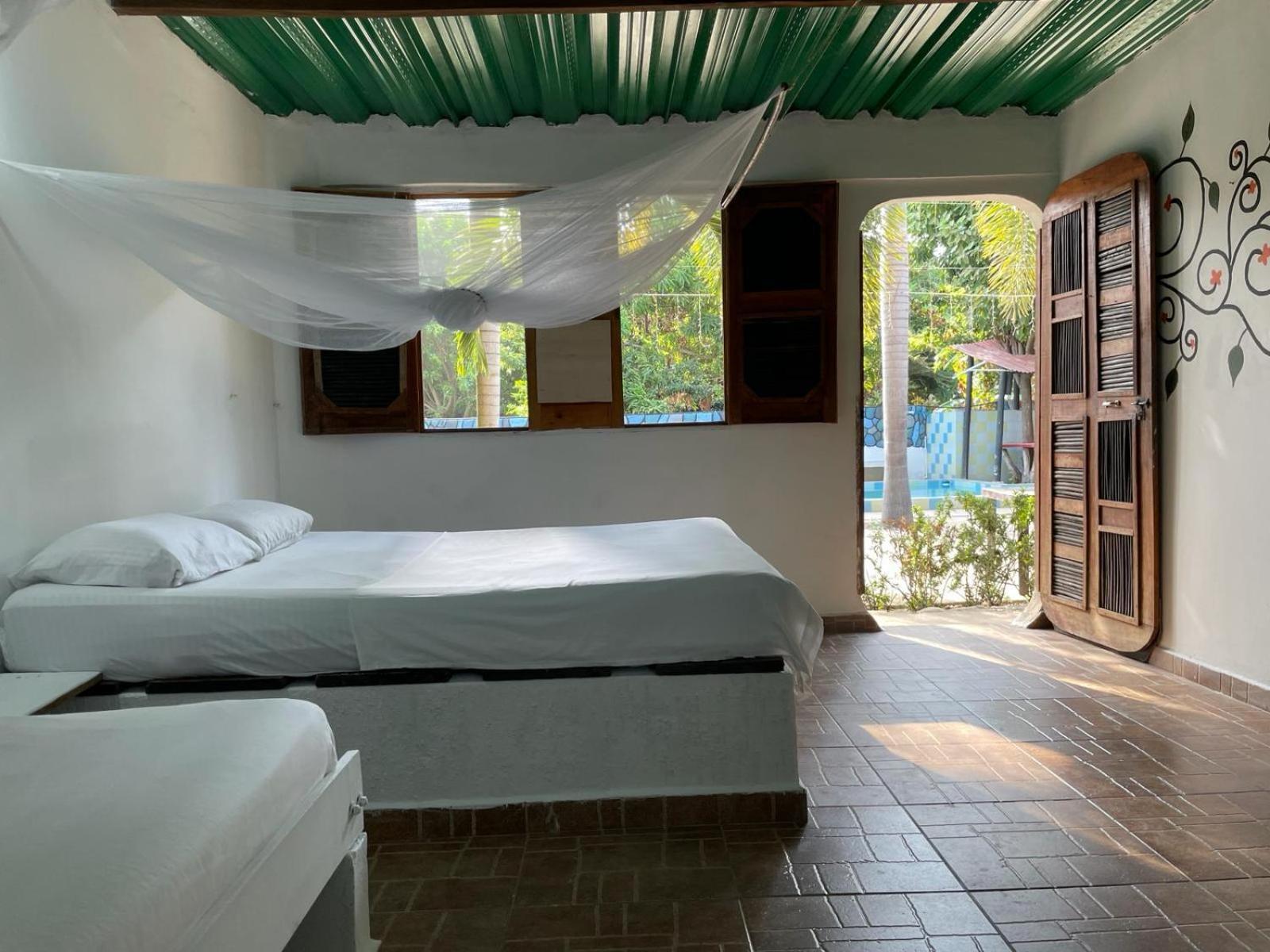 Hostal Luz De Luna Palomino Exterior photo