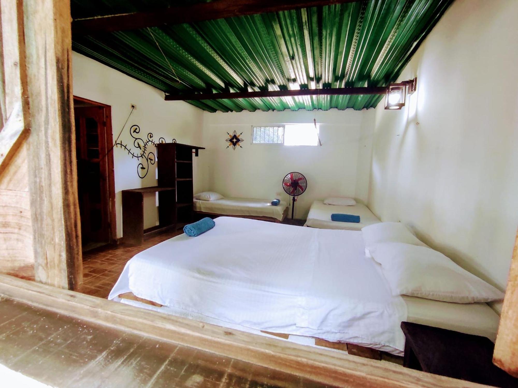Hostal Luz De Luna Palomino Exterior photo